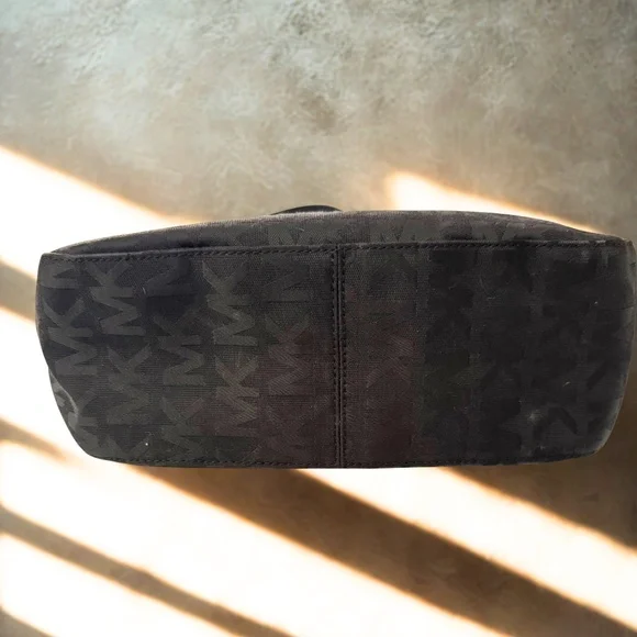 Michael Kors Jet Set Signature Shoulder Bag - Picture 8 of 9